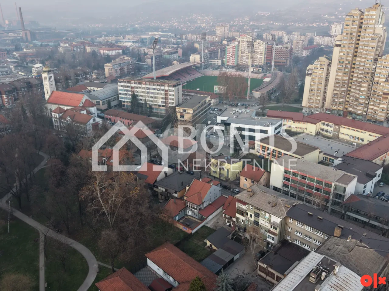 Kuća sa poslovnim prostorom i pomoćnim objektima 6
