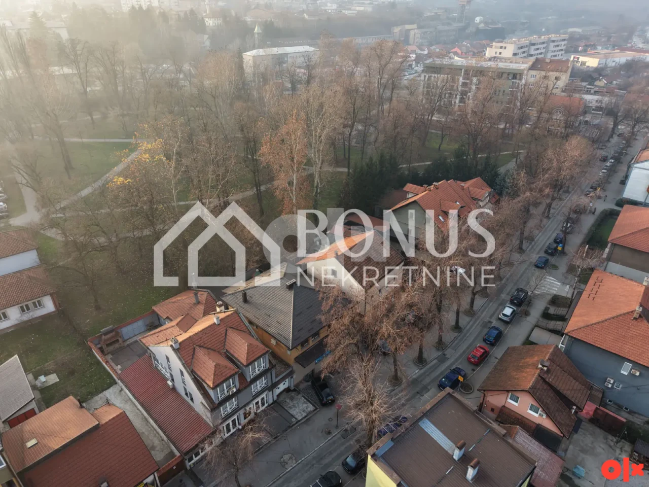 Kuća sa poslovnim prostorom i pomoćnim objektima 7