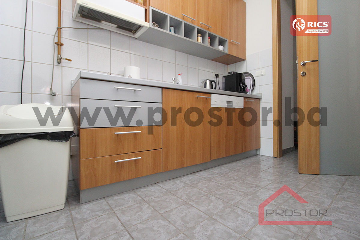 PROSTOR Izdaje: Poslovni prostor 168m2, Skenderija 15