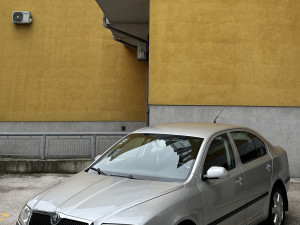 Škoda Octavia 1.9 77kw 2008 mod.komande na volanu/Dig.klima/Zeder