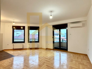 Dvosoban stan sa garažom, naselje Hisete