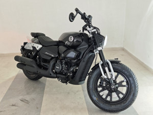 Benelli Leoncino Bobber 400 Čoper