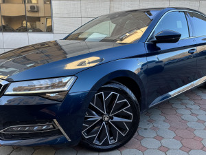 ŠKODA Superb 2.0 TDi "Laurin&Klement" Virtual Kamera Koža Canton