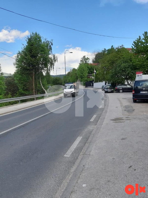 Poslovni prostor- Centar- Idealan za mini market, pekaru i sl..!! 2