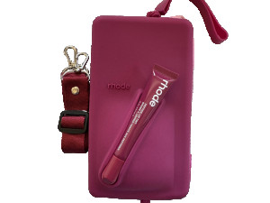 Rhode torbica with lipstick Ljubicasta