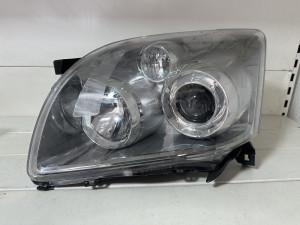 Toyota Avensis far L. 2003-