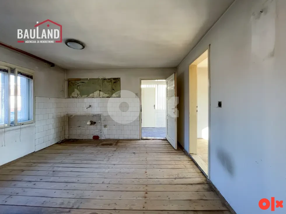 Dvospratna kuća sa dvorištem - Rajlovac / mirna ulica 11