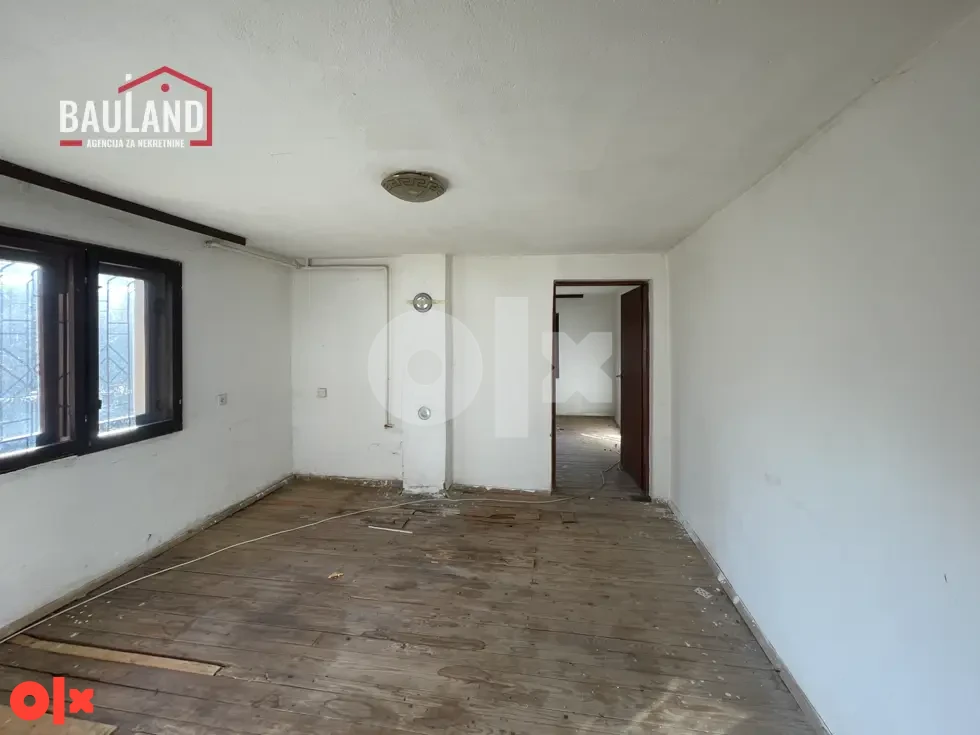 Dvospratna kuća sa dvorištem - Rajlovac / mirna ulica 14