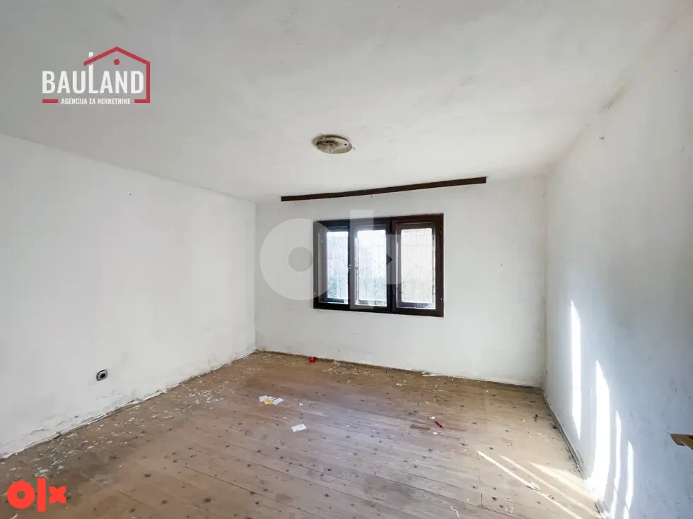 Dvospratna kuća sa dvorištem - Rajlovac / mirna ulica 15