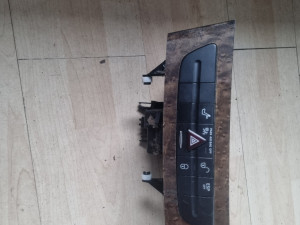 Centralna konzola mercedes w211 2008 god