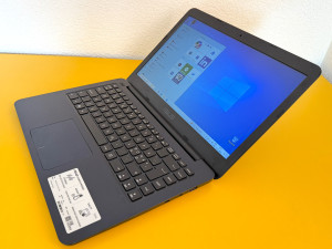 Laptop ASUS 14" AMD E2-7015 / SSD 64GB /4GB /Radeon R2