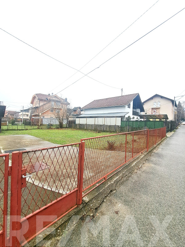 Plac za gradnju kuće u Karađorđevoj ulici - Lauš 3