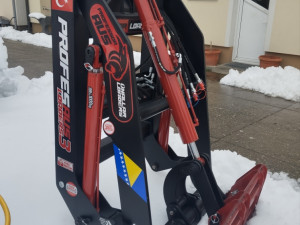 Traktorski utovarivac UNALLAR