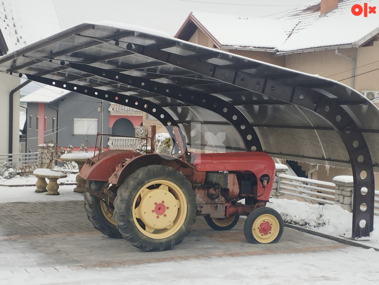Garaža , carport, konstrukcija za automobile, nadstrešnica