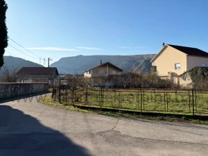 Dvije kuće sa garažama u naselju Buna, Mostar