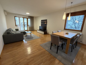 Četverosoban namješten stan na odličnoj lokaciji, Centar