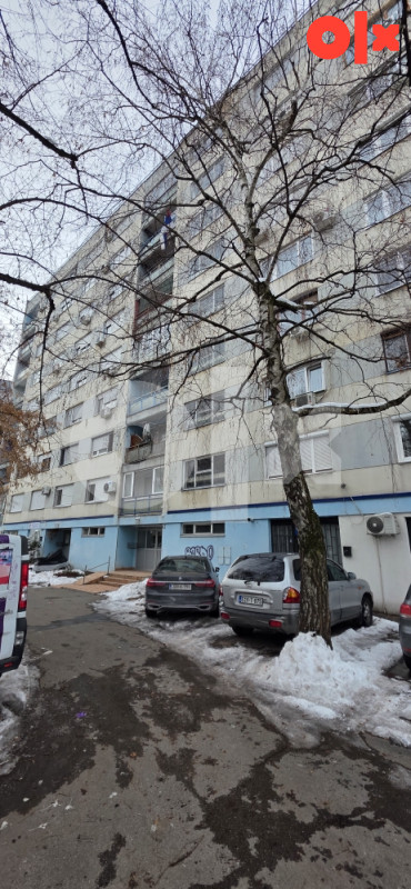 TROSOBAN STAN, 65m2, KOD STARE ZGRADE VLADE