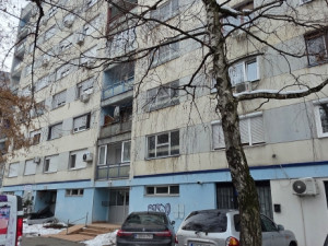 TROSOBAN STAN, 65m2, KOD STARE ZGRADE VLADE