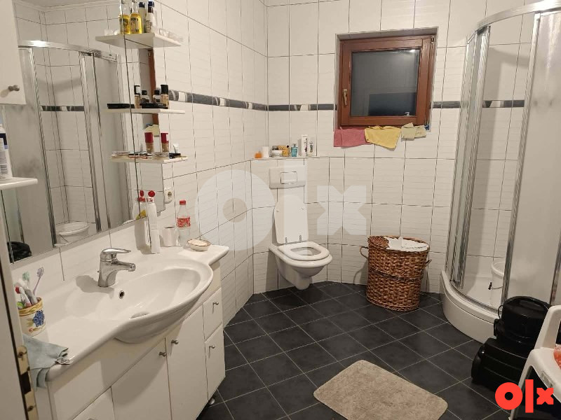 Kuća modernog stila Cazinsko Dedinje 8