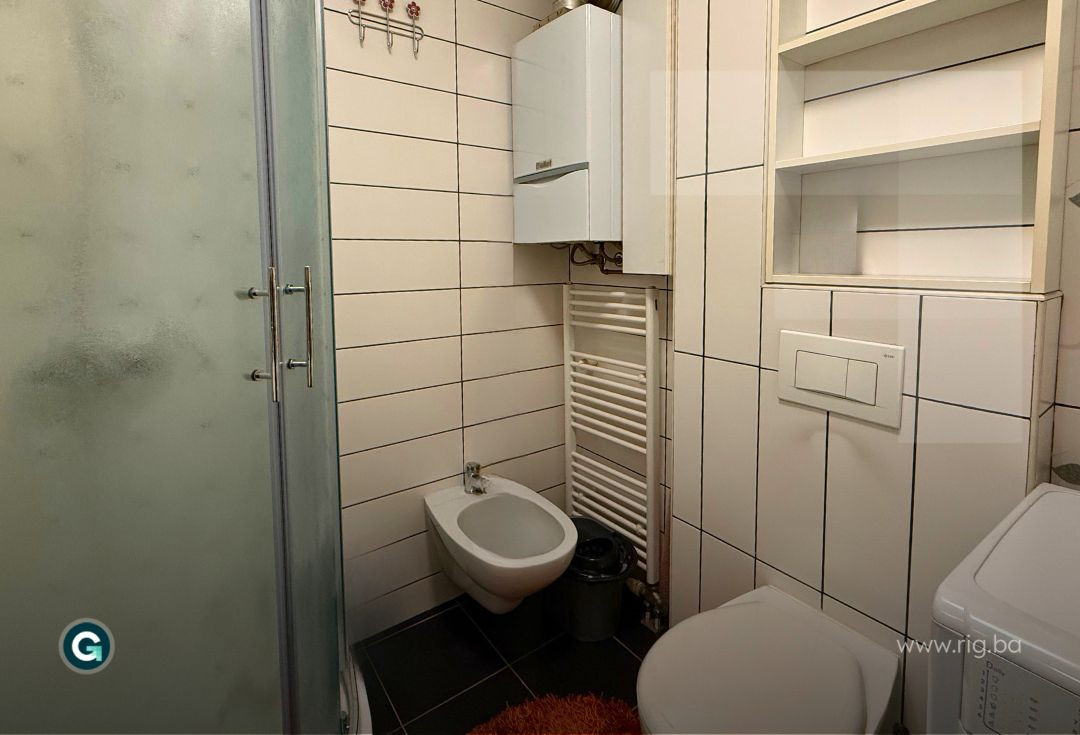 DVOSOBAN STAN SA GARAŽOM I DVORIŠTEM / Grbavica / PRODAJA 15