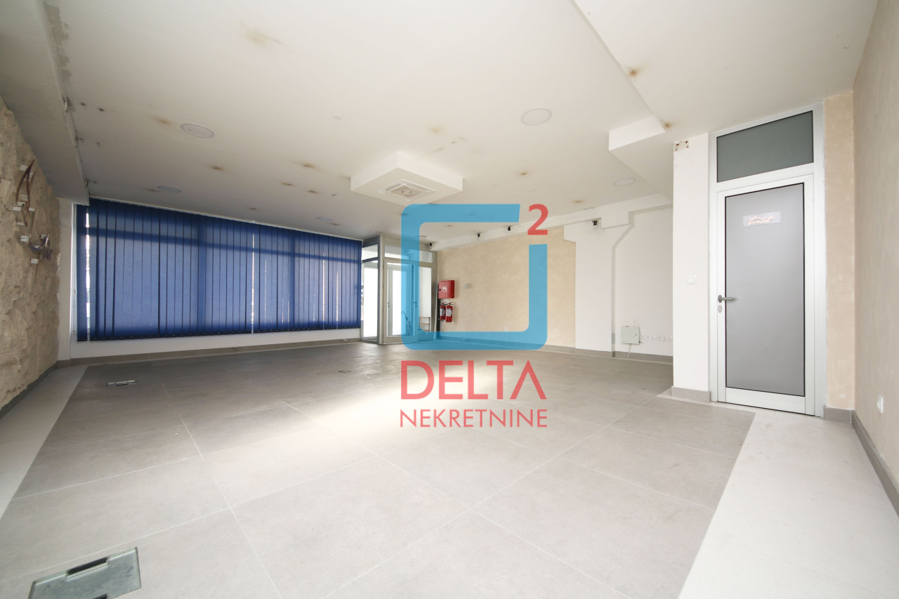 Poslovni prostor 139m2 / 2 garaže / 3 parkinga / Dolac Malta 2