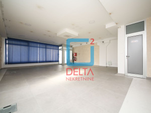 Poslovni prostor 139m2 sa 2 garaže i 3 parkinga / Čengić Vila