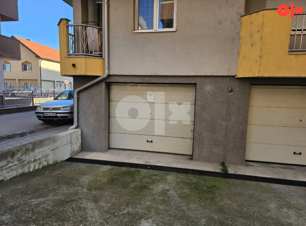 Garaža 21m2+ parking mjesto Bijeljina
