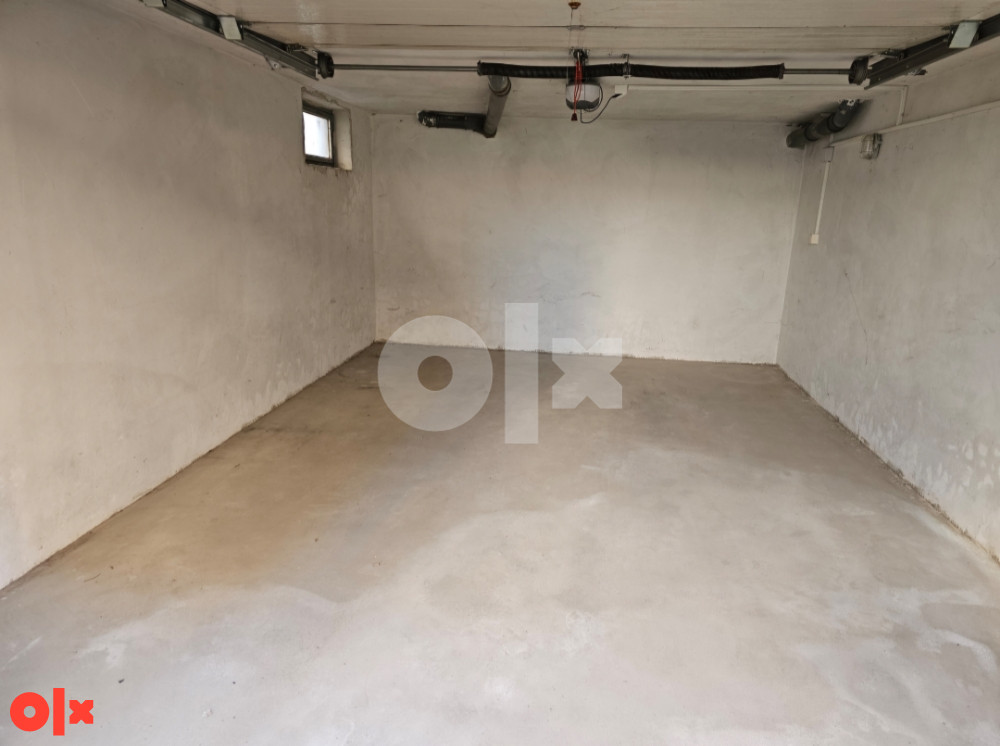 Garaža 21m2+ parking mjesto Bijeljina 2