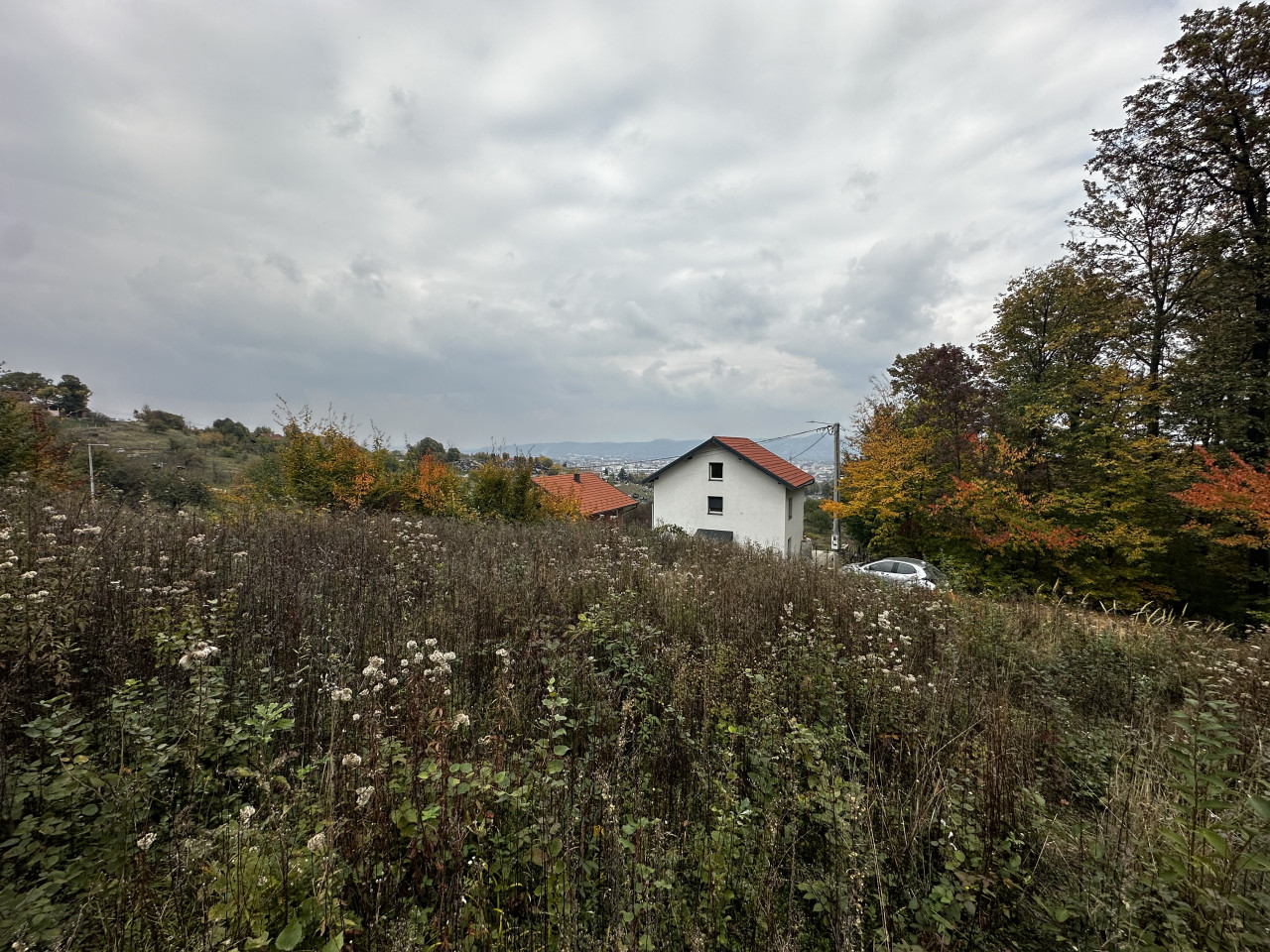Građevinski plac na Pobrđu - 996 m2 9