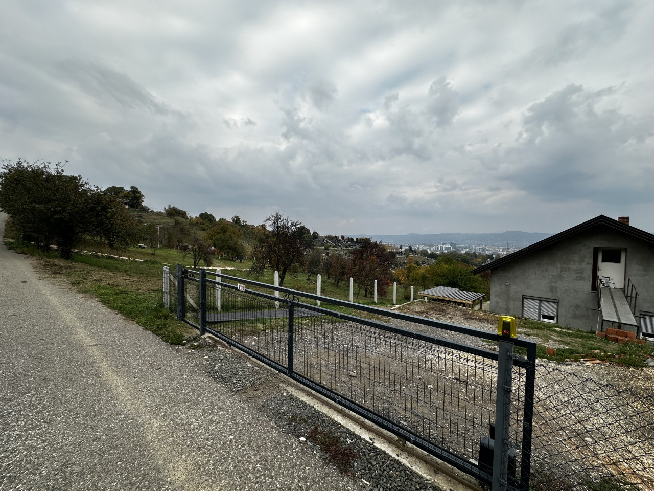 Građevinski plac na Pobrđu - 996 m2 20