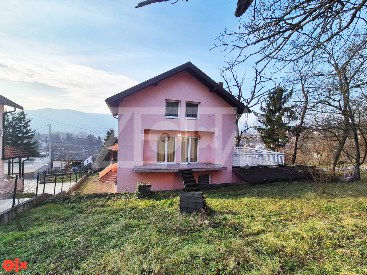 Kuća u Blagovcu, 220 m2 sa okućnicom - ZettaNekretnine