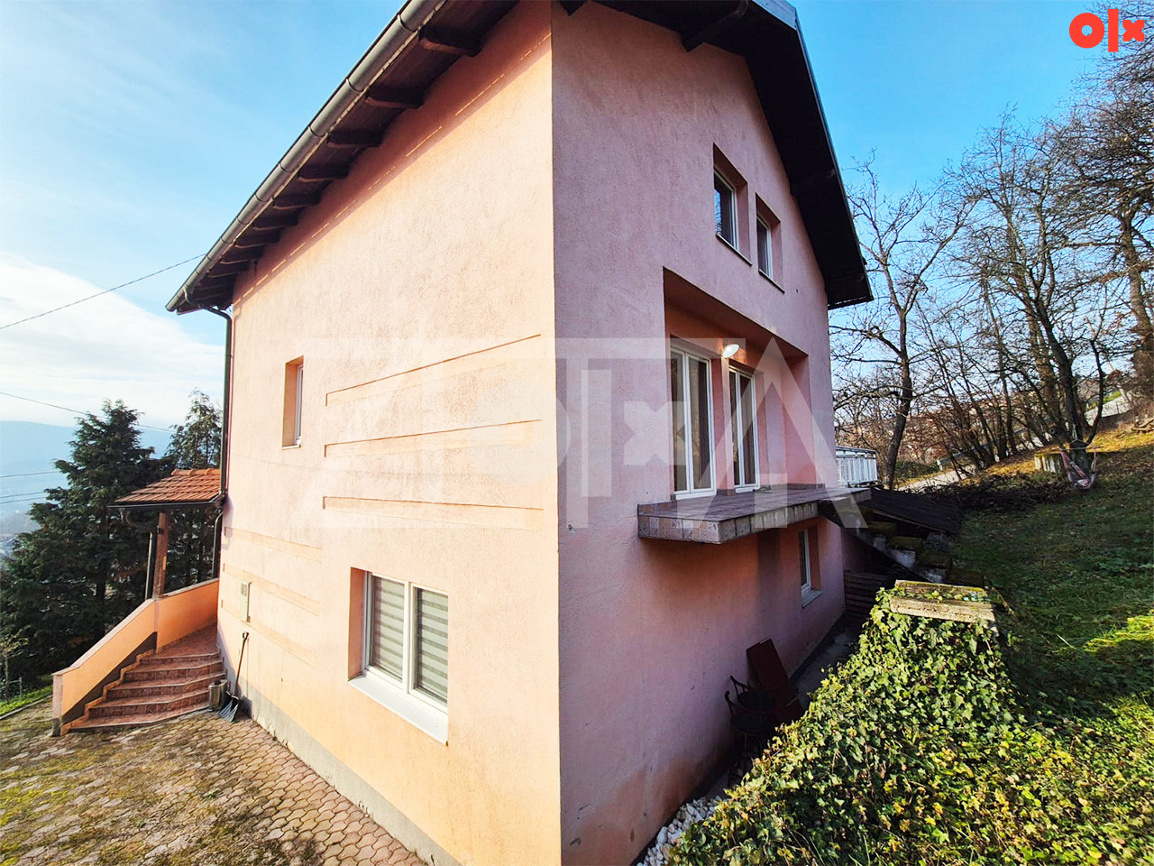 Kuća u Blagovcu, 220 m2 sa okućnicom - ZettaNekretnine 2