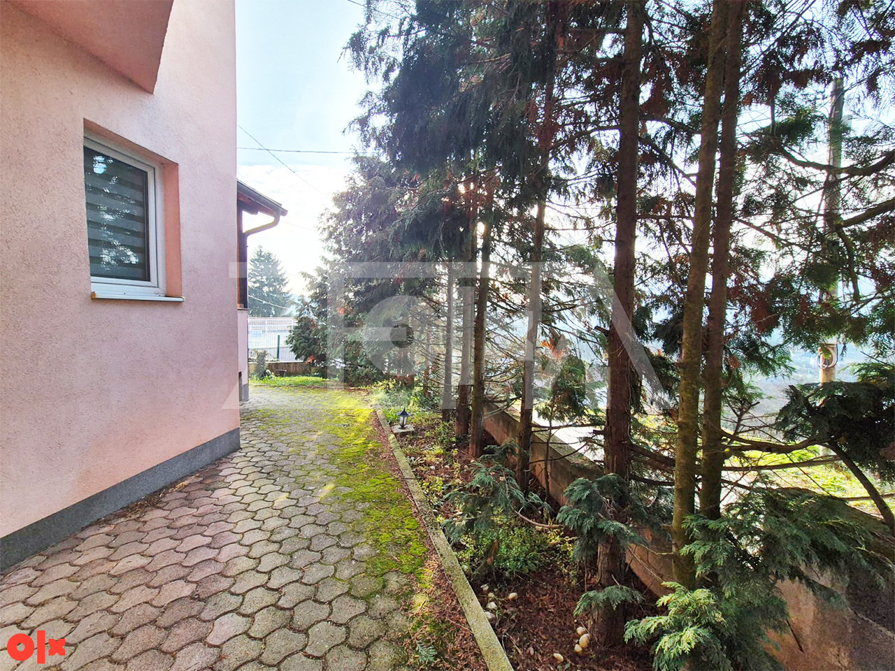 Kuća u Blagovcu, 220 m2 sa okućnicom - ZettaNekretnine 3
