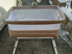 KREVETIC ZA BEBE  KOLIJEVKA NEXT TO ME close&free SA MELODIJAMA