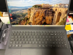 Dell Vostro 3510 15.6" FHD IPS i5 1135G7 16GB 256GB