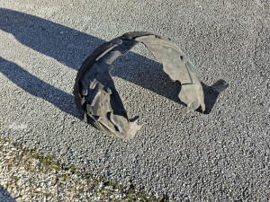 Audi A8 4N prednja desna obloga kotaca 4n0821192d