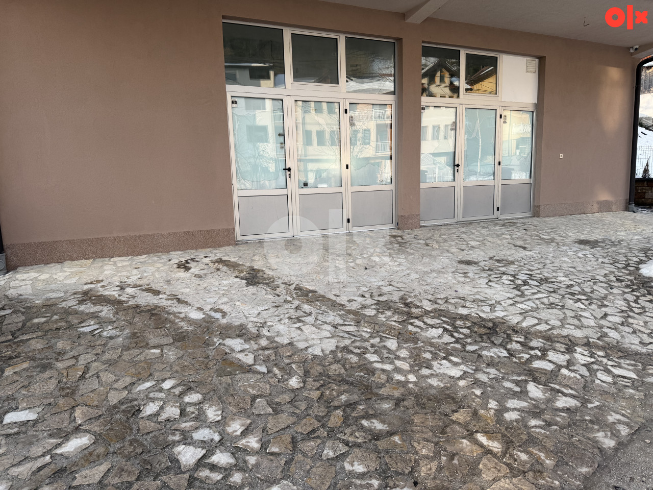 Izdajem poslovni prostor Vogošća