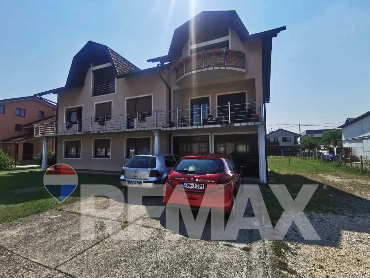 Stambeno-poslovni objekat na placu 1400m2 u Trnu