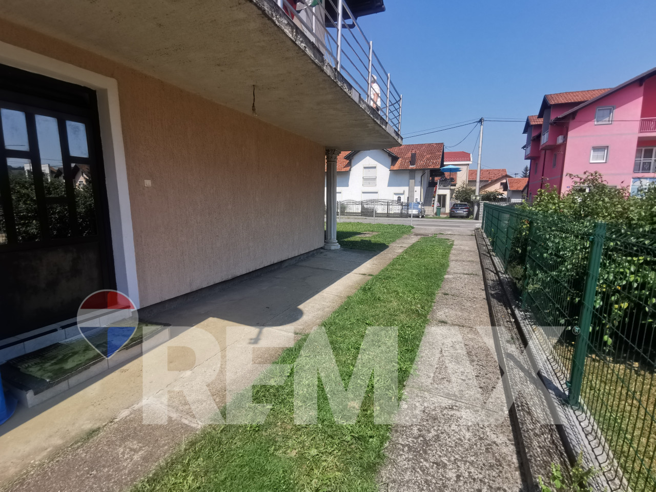 Stambeno-poslovni objekat na placu 1400m2 u Trnu 6