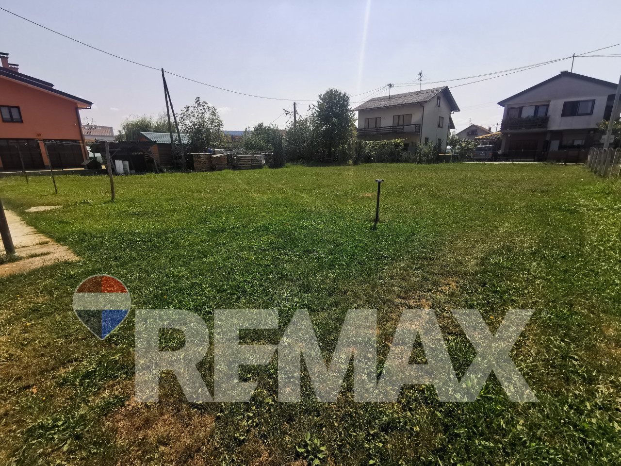 Stambeno-poslovni objekat na placu 1400m2 u Trnu 9