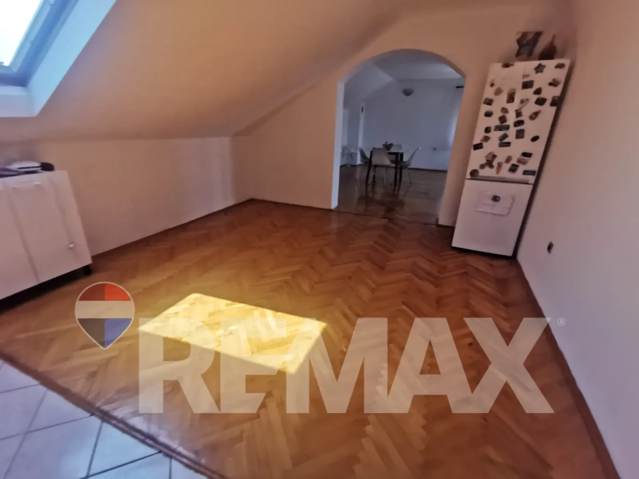 Stambeno-poslovni objekat na placu 1400m2 u Trnu 10