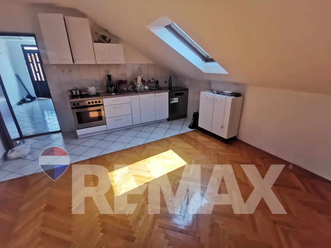 Stambeno-poslovni objekat na placu 1400m2 u Trnu 13