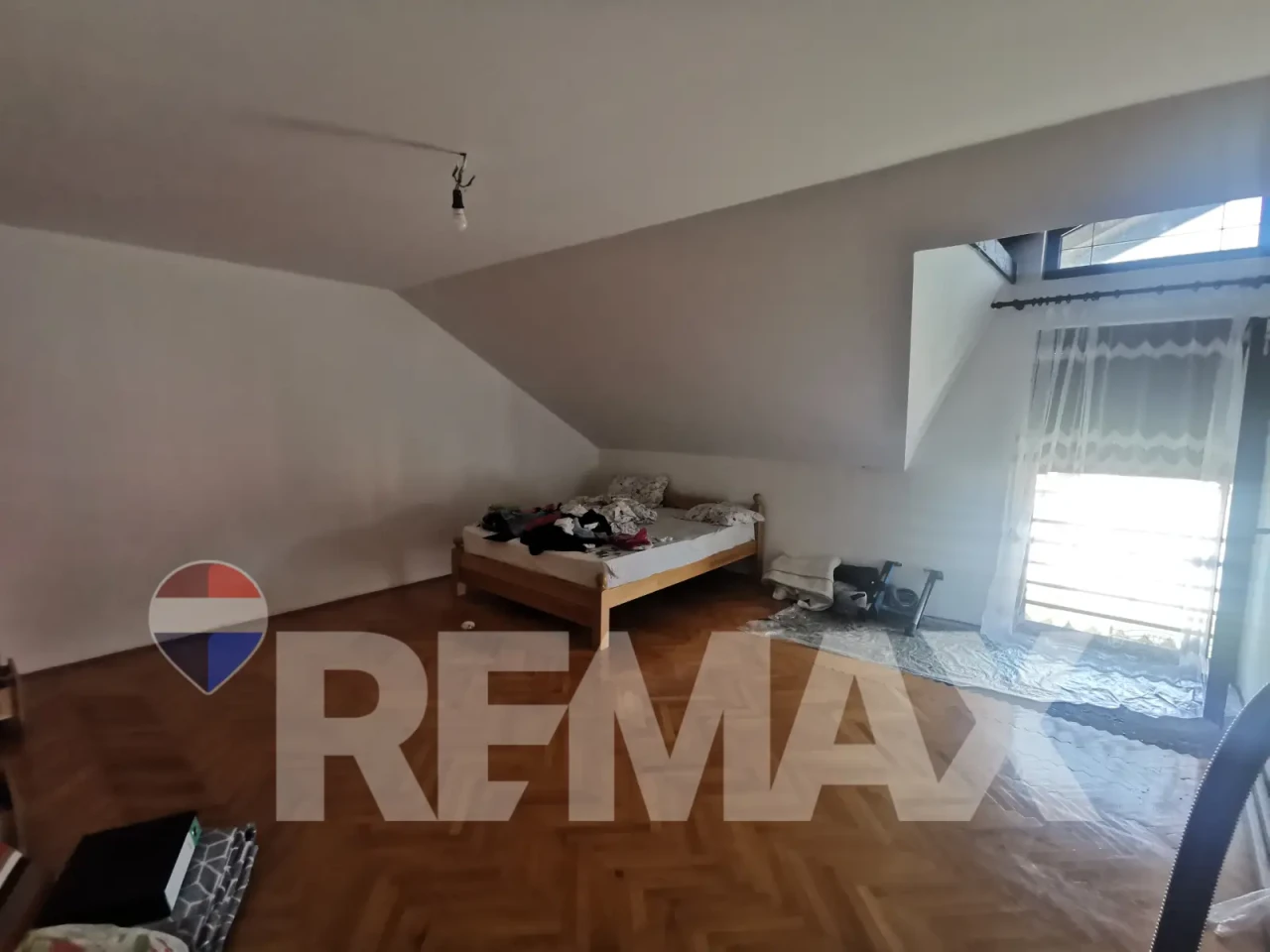Stambeno-poslovni objekat na placu 1400m2 u Trnu 14