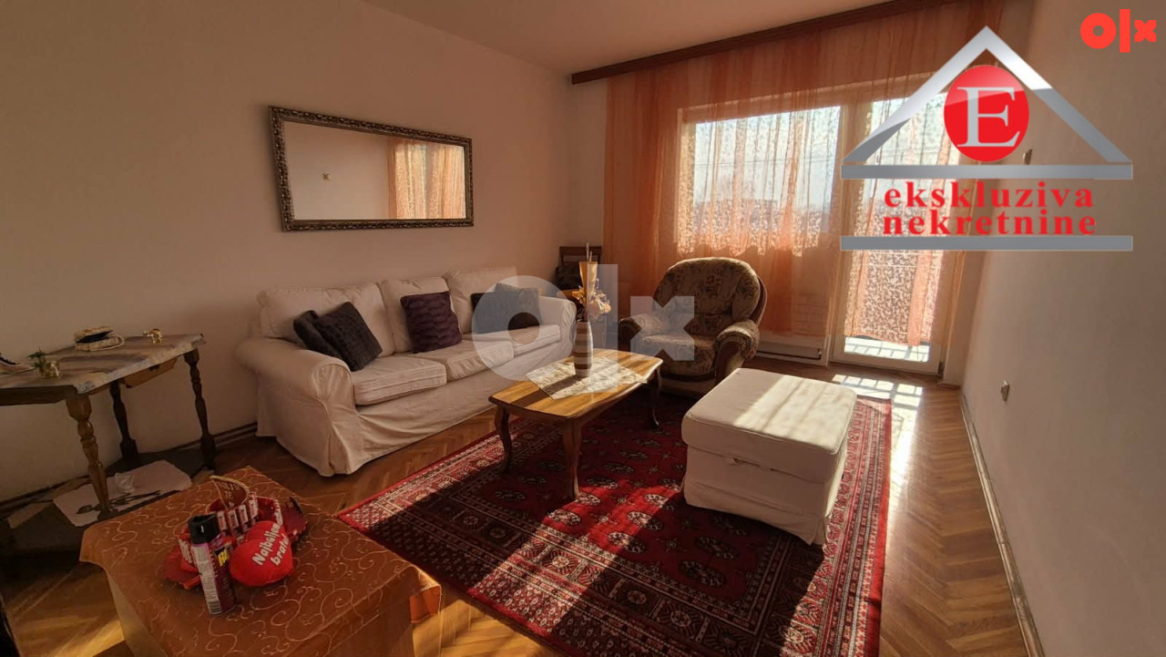 Trosoban stan površine 79m2, III spr. ID 4169/ZP