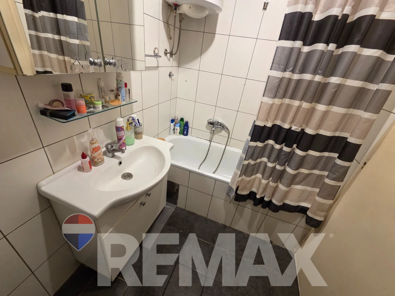 Atraktivna lokacija - na prodaju trosoban stan 59m2, širi centar 13