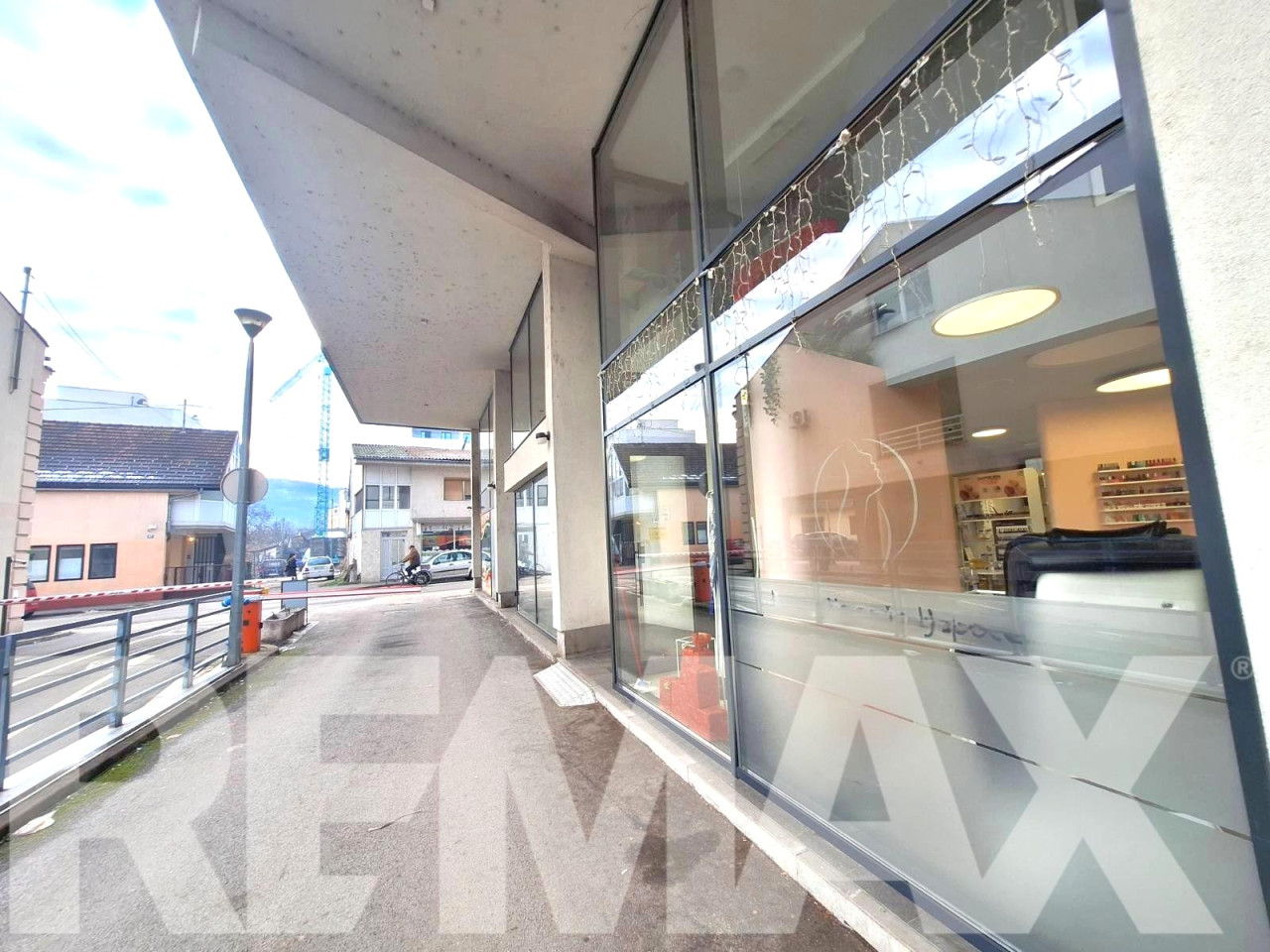 EKSKLUZIVNA prodaja poslovni prostor na tri etaže- CENTAR