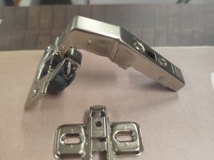 BLUM baglama spojnica 90 stepeni sa amortizerom - 18977