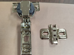 BLUM polukriva spojnica baglama sa amortizerom - 17302