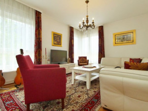 Namješten četverosoban stan, Otoka