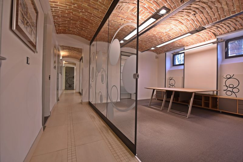 Poslovni prostor Sarajevo - Centar 220m2 + 2 parking mjesta